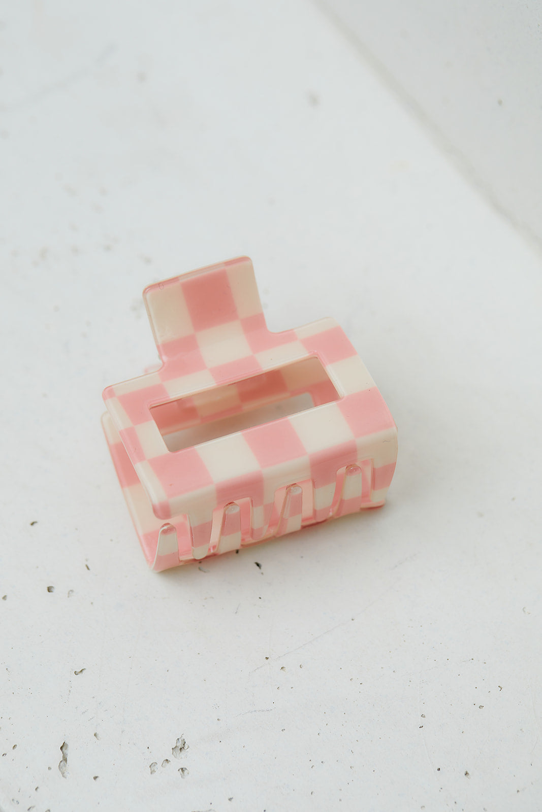 Checkered Claw Clip in Pink - 5/15/2023