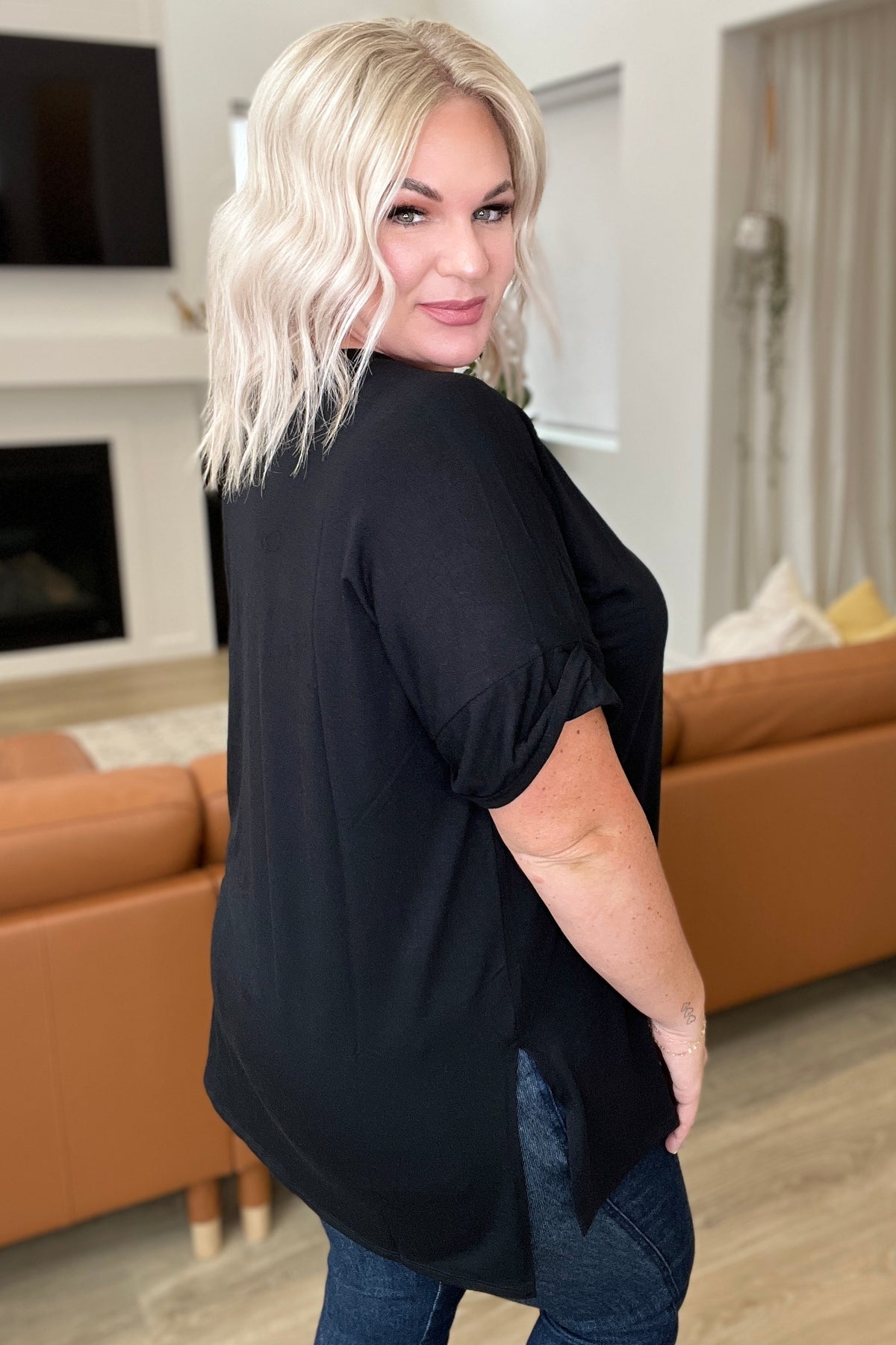 V-Neck Cuffed Sleeve Hi-Low Hem Top in Black - 8/16/2023