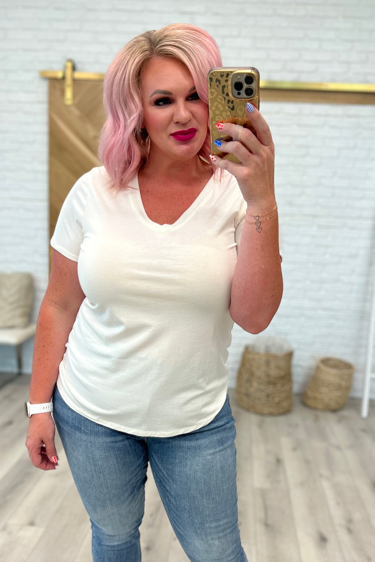 V-Neck Slim Short Sleeve Top in White - 8/2/2023