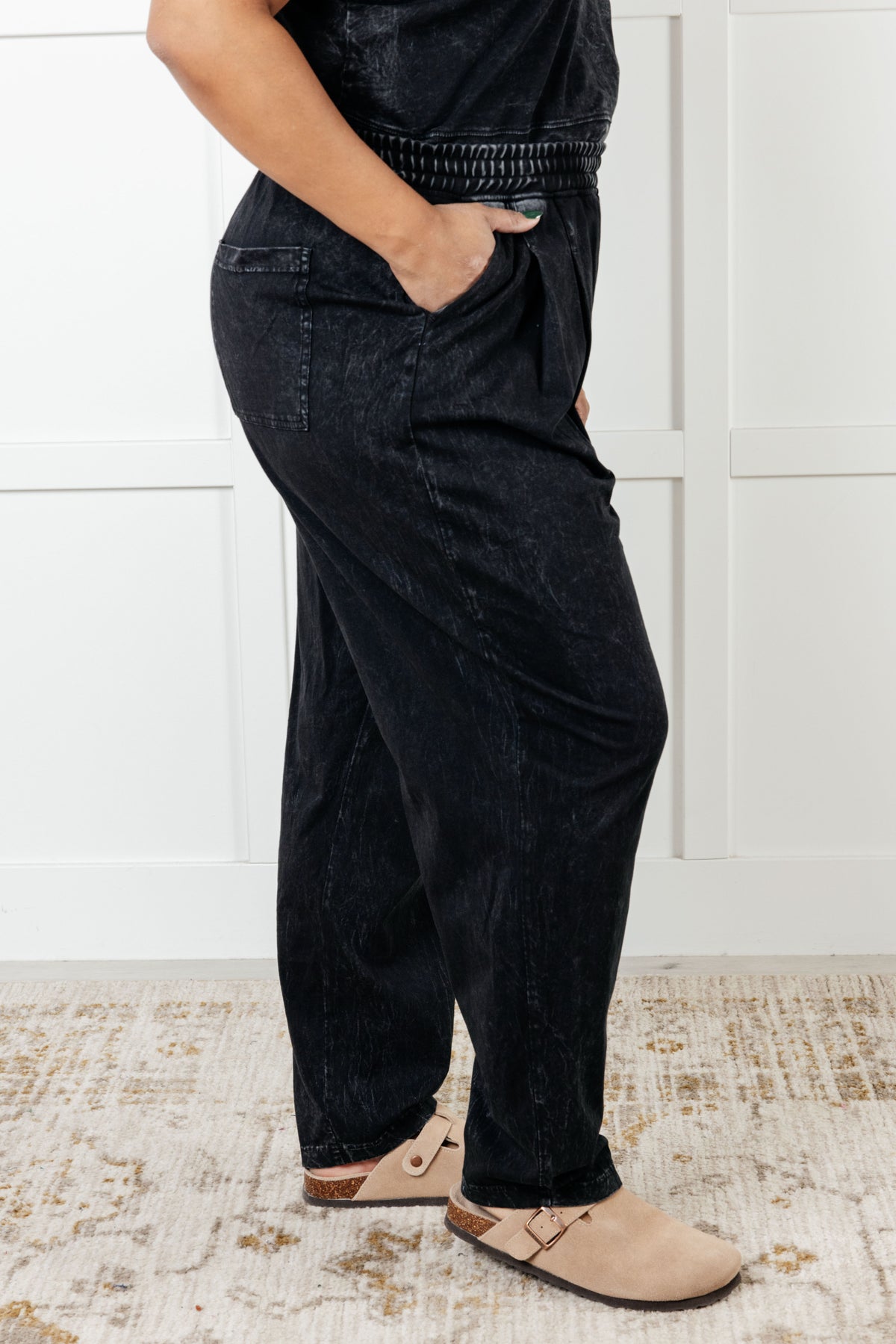 Limber Up Straight Leg Sweats in Black - 1/2/2025
