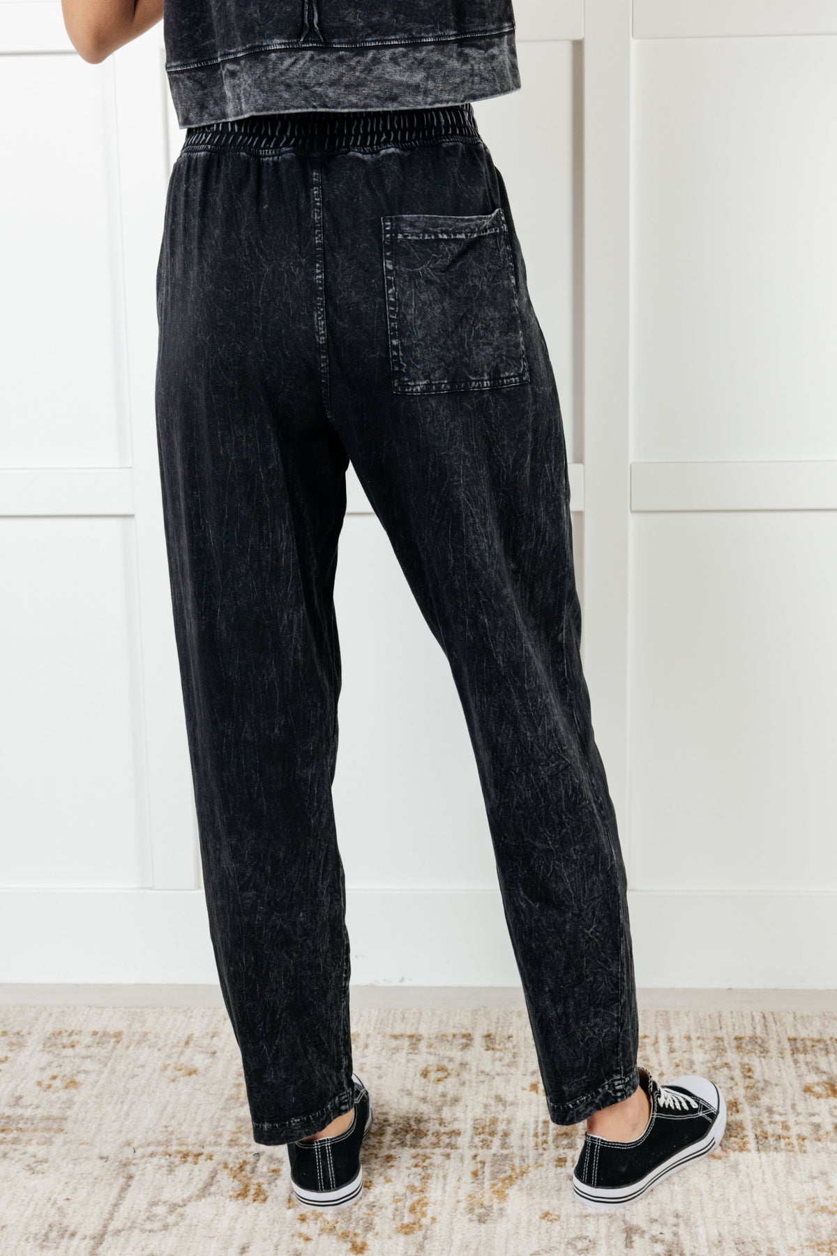 Limber Up Straight Leg Sweats in Black - 1/2/2025