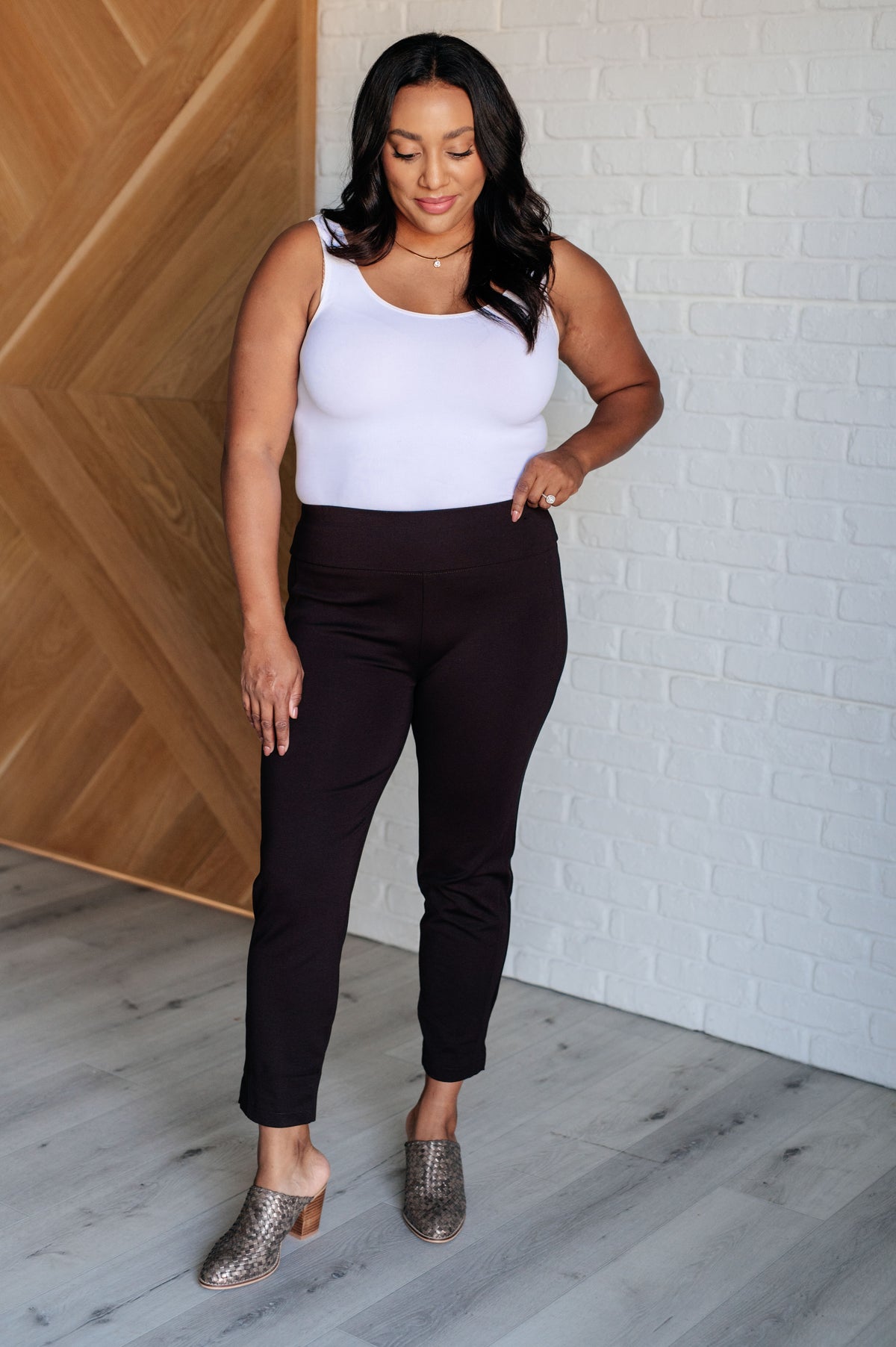 Magic Ankle Crop Skinny Pants in Chocolate - 9/29/2025