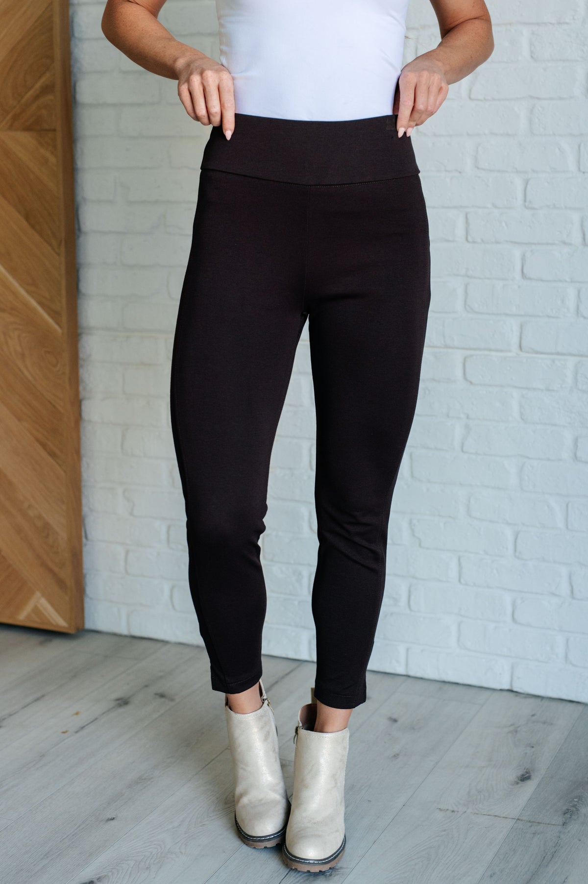 Magic Ankle Crop Skinny Pants in Chocolate - 9/29/2025