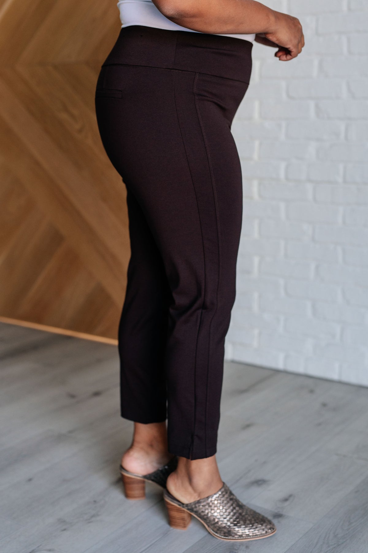 Magic Ankle Crop Skinny Pants in Chocolate - 9/29/2025