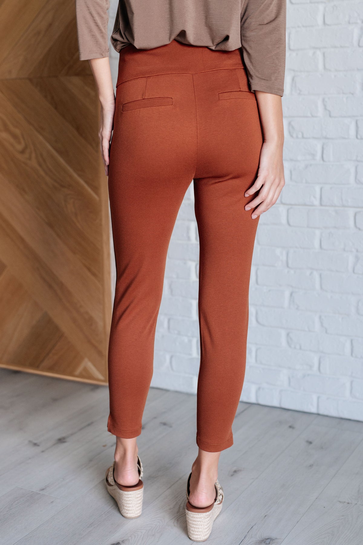 Magic Ankle Crop Skinny Pants in Rust - 9/8/2025