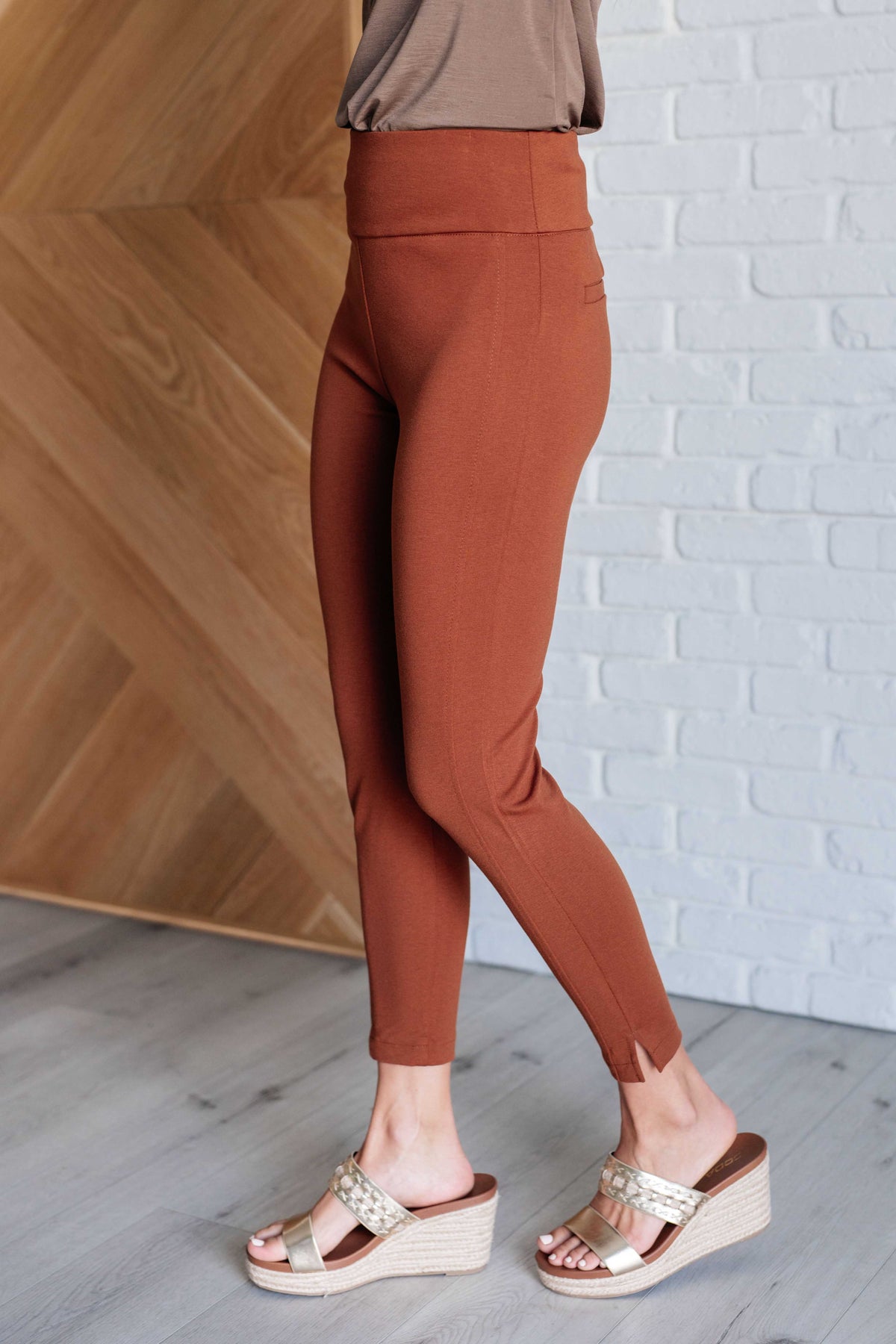 Magic Ankle Crop Skinny Pants in Rust - 9/8/2025
