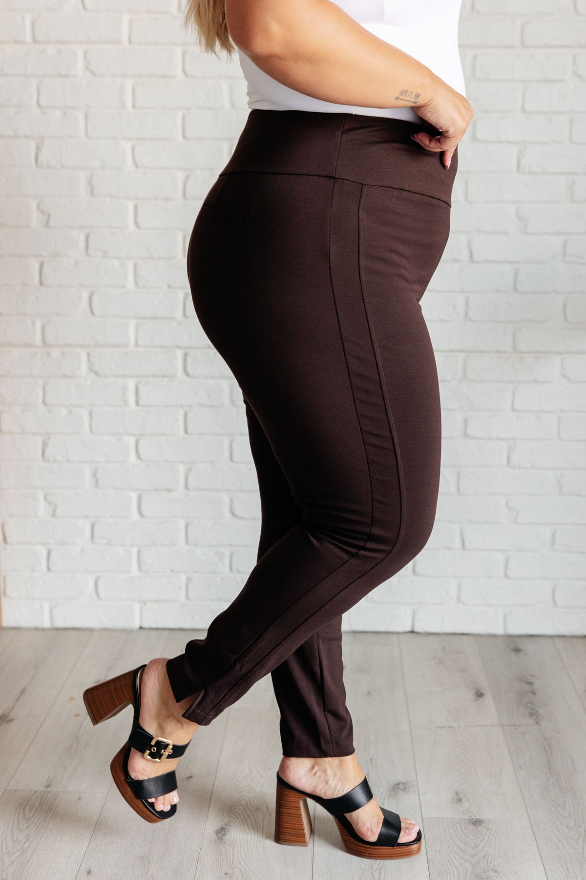 Magic Skinny 28" Pants in Chocolate - 9/29/2025