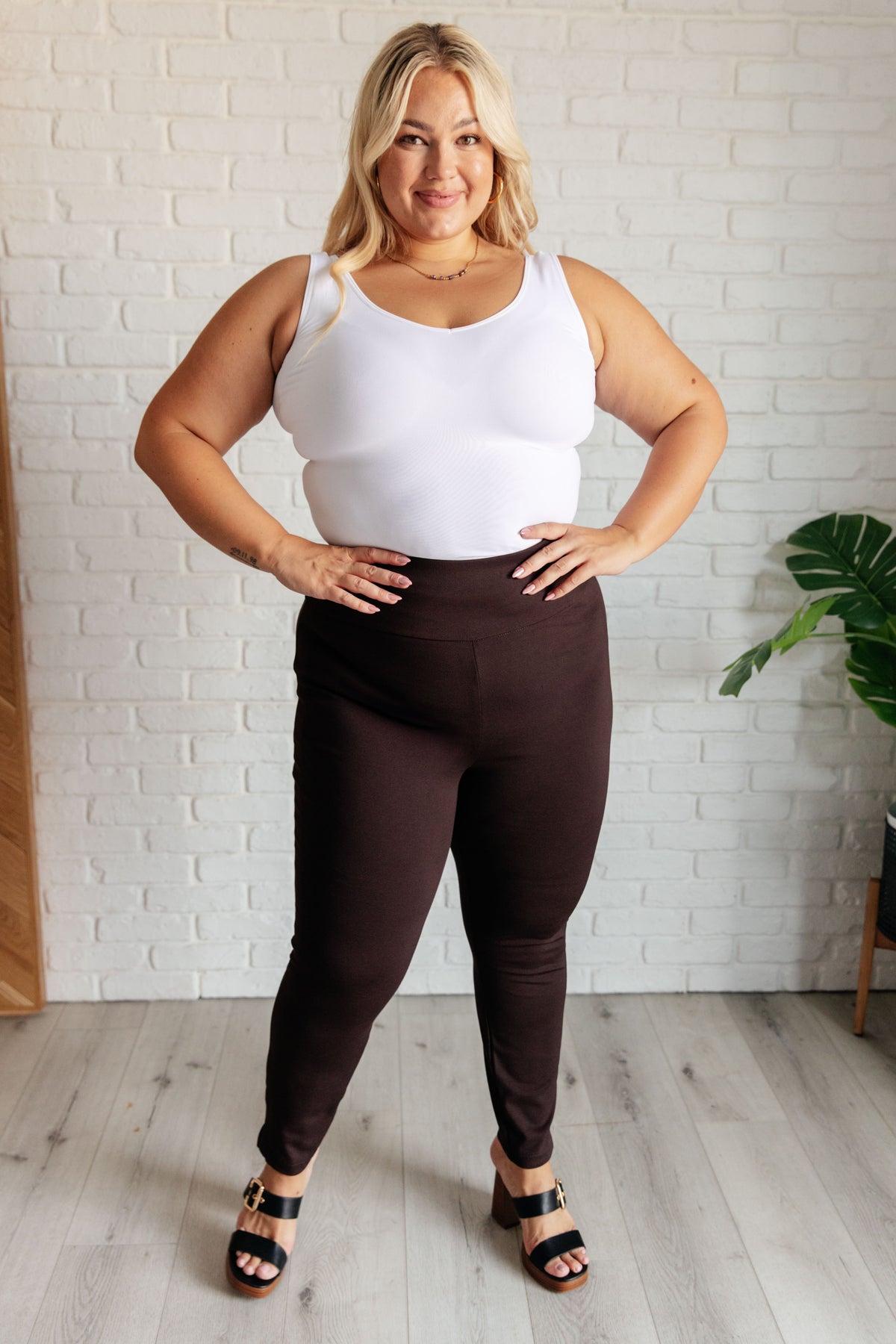 Magic Skinny 28" Pants in Chocolate - 9/29/2025