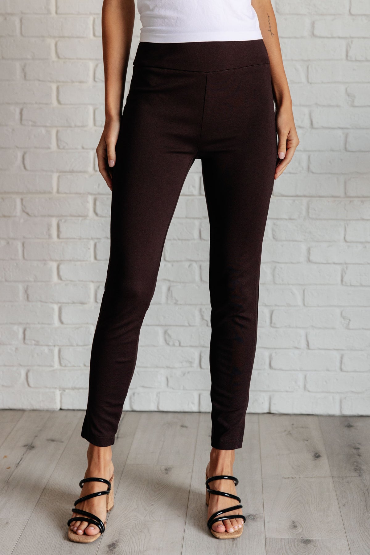 Magic Skinny 28" Pants in Chocolate - 9/29/2025