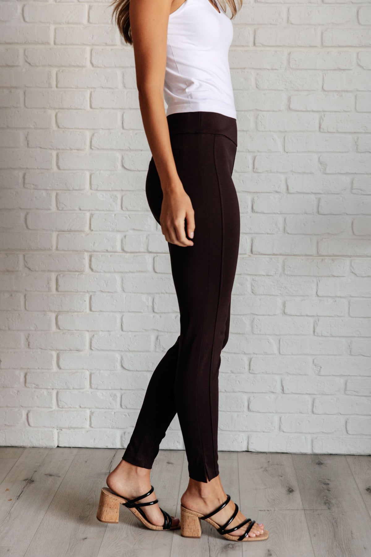 Magic Skinny 28" Pants in Chocolate - 9/29/2025