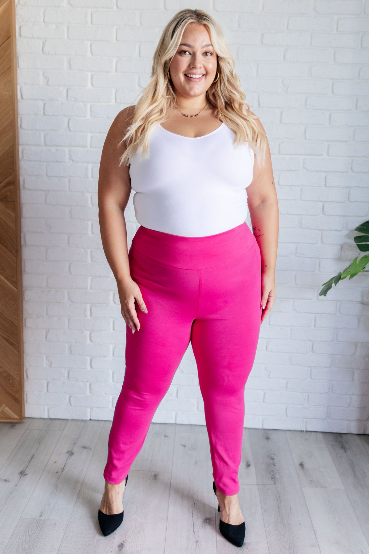 Magic Skinny 28" Pants in Hot Pink - 10/13/2025