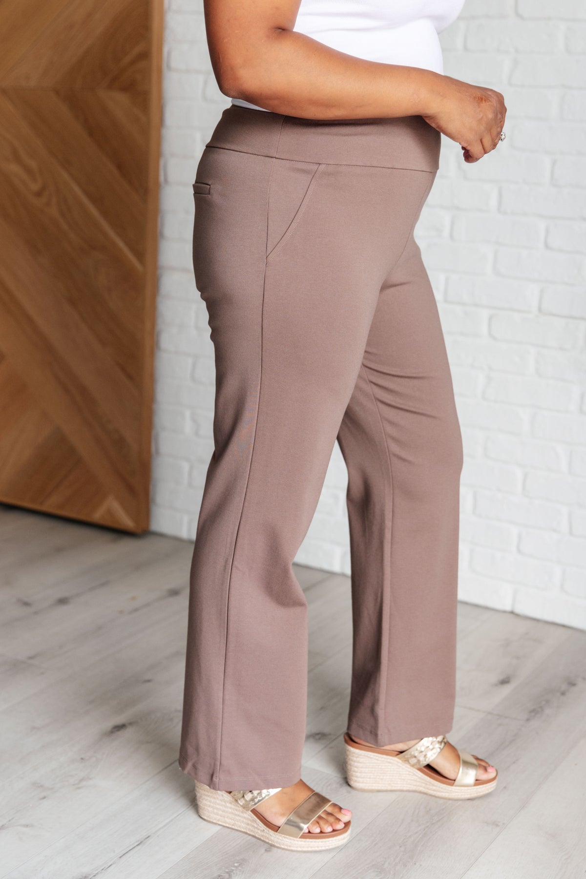 Magic Straight Pants in Dark Mocha - 9/15/2025