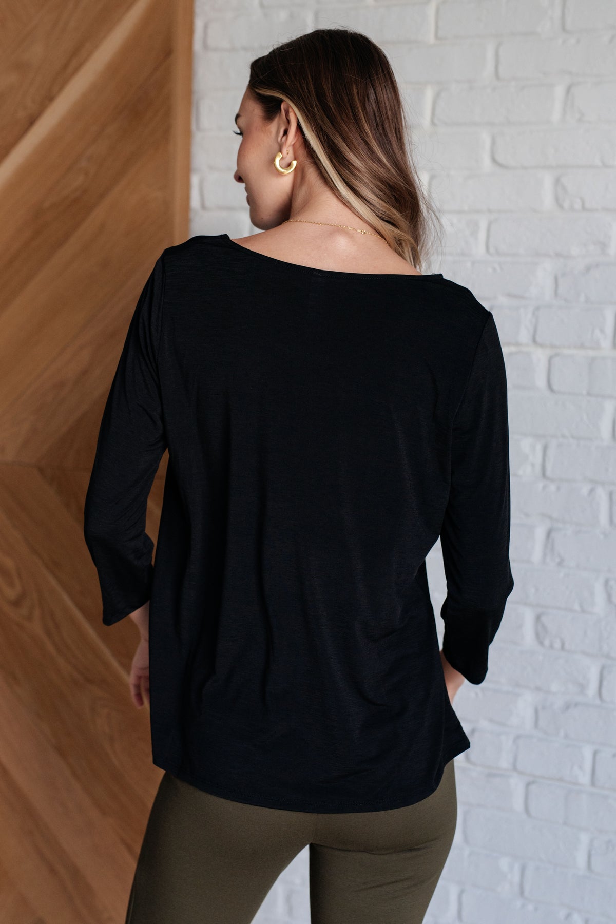 Signature Classic Round Neck Top in Black - 10/3/2024