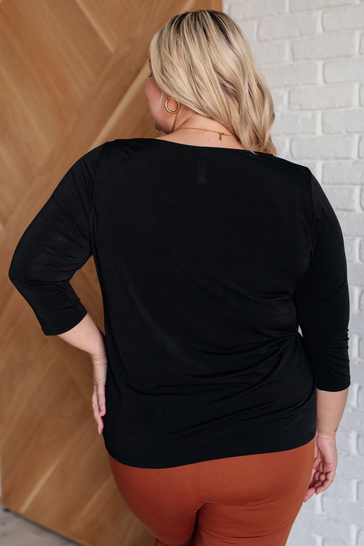 Signature Classic Round Neck Top in Black - 10/3/2024