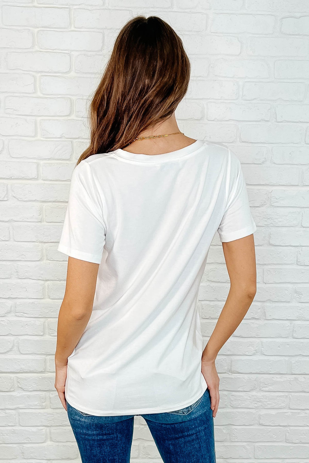 The Every Outfit Basic V-Neck Top in Off White - 3/26/2025