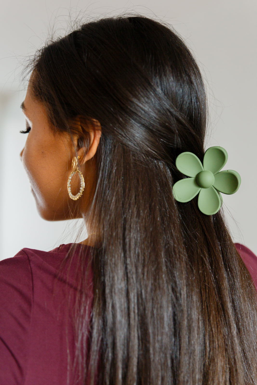 Daisy Claw in Olive - 2/17/2023