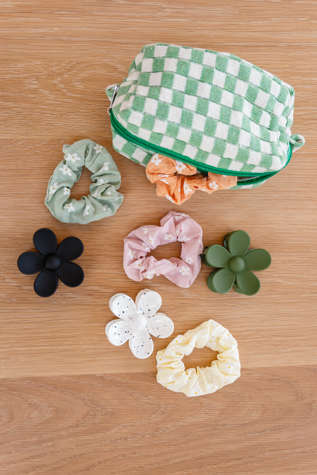 Sweetest Thing Pouch In Green & White - 2/17/2023