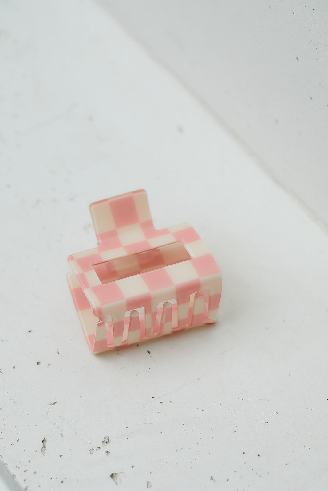 Checkered Claw Clip in Pink - 5/15/2023