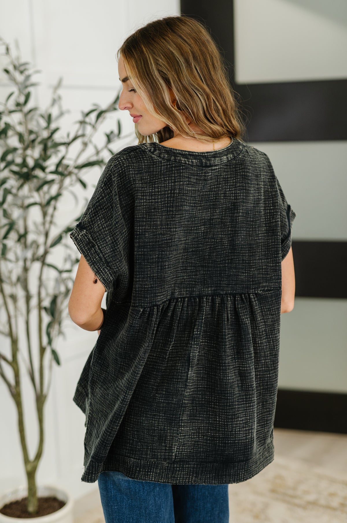 Basic Fade V-Neck Acid Wash Top in Ash Black - 6/4/2025