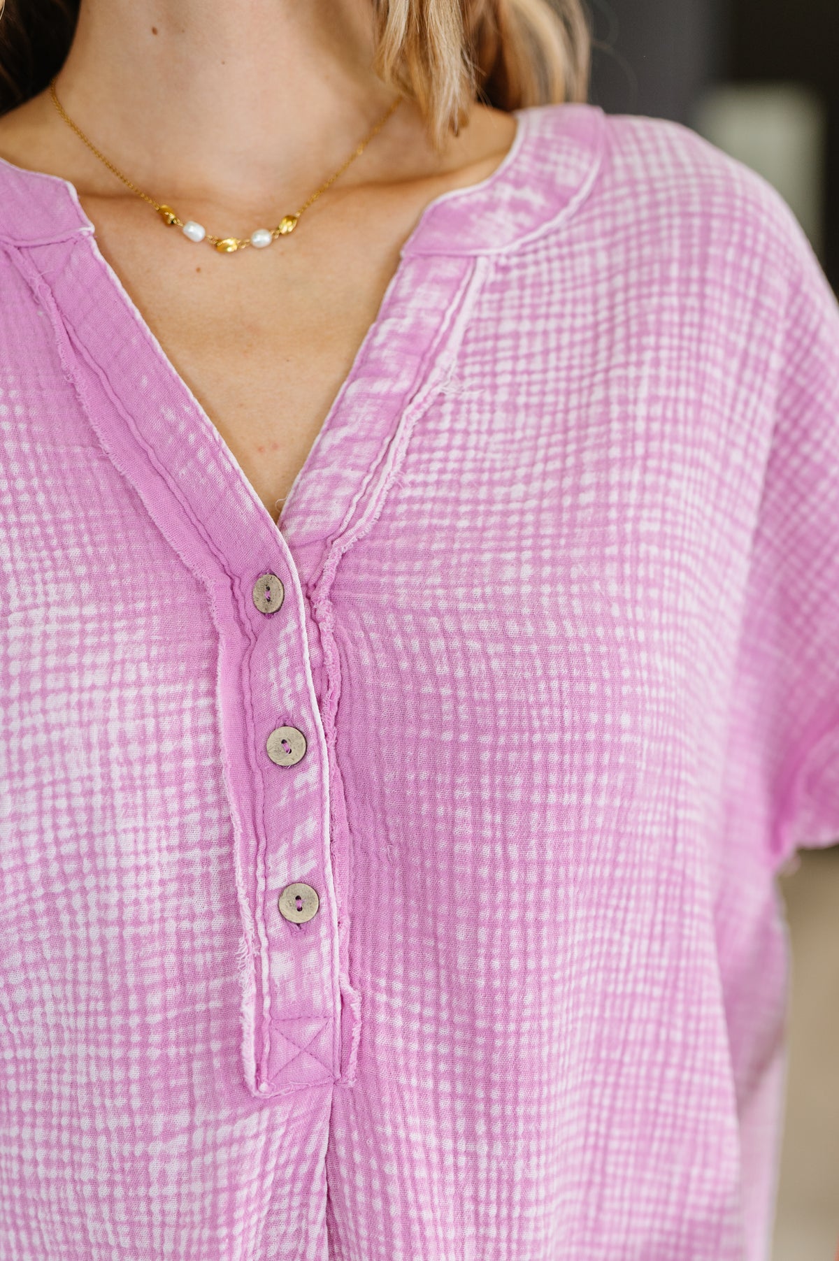 Basic Fade V-Neck Acid Wash Top in Mauve - 6/4/2025