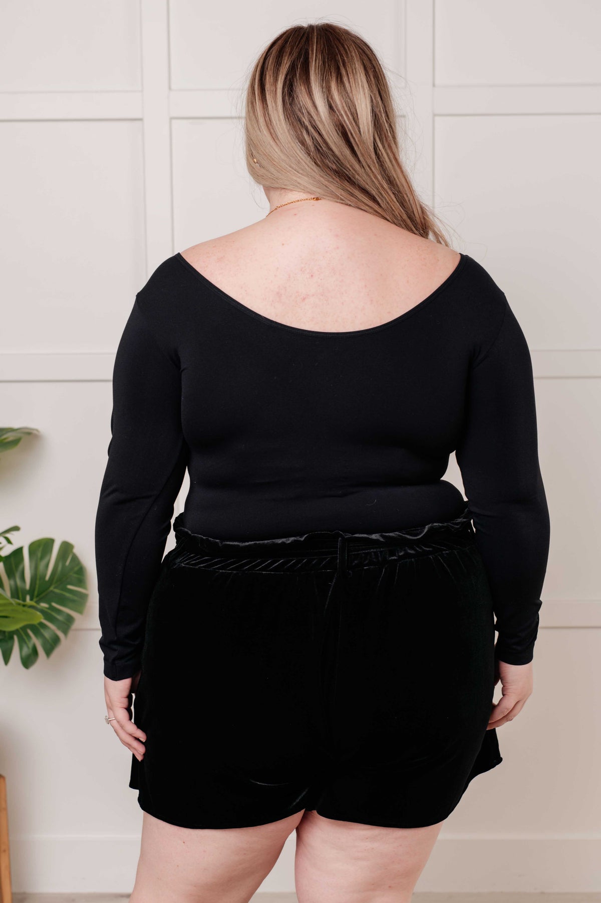 Bring in the Basics Seamless Reversible V-Neck Black - 11/6/2024