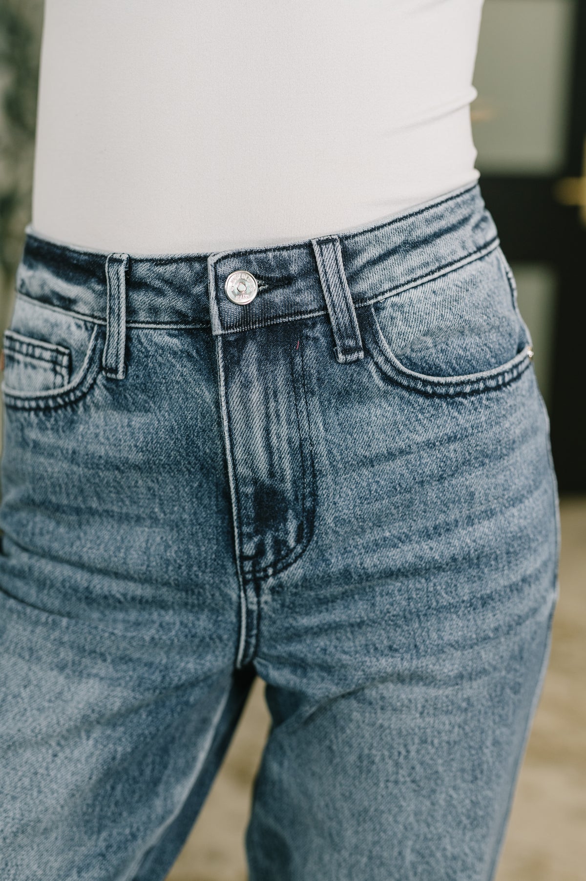 Carlie High Waist Straight Jean in Everyday Indigo - 9/16/2026