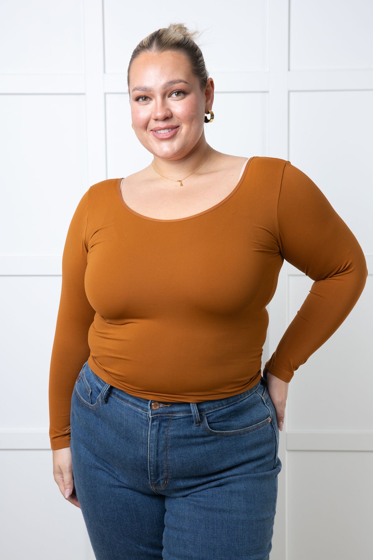 Bring in the Basics Seamless Reversible V-Neck Caramel - 11/6/2024