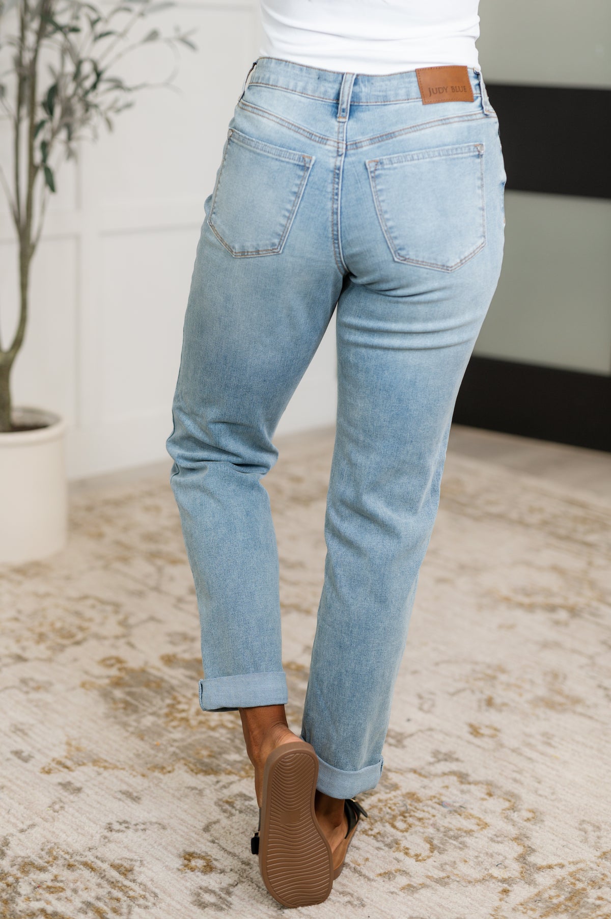Cheyenne V-Front Cool Denim Boyfriend Jeans - 5/7/2025