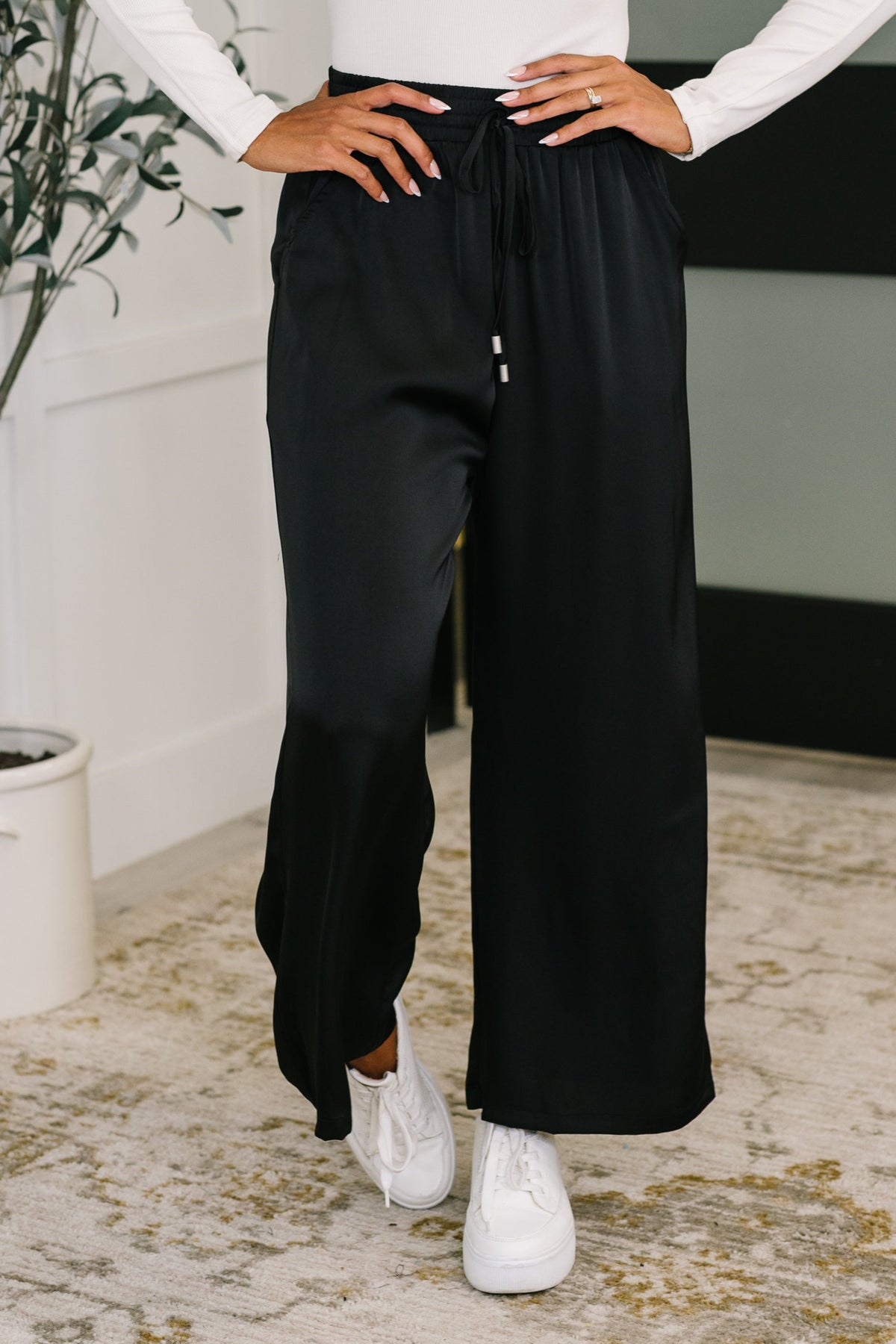 City Ease Wide Leg Bottoms in Black - 10/10/2025