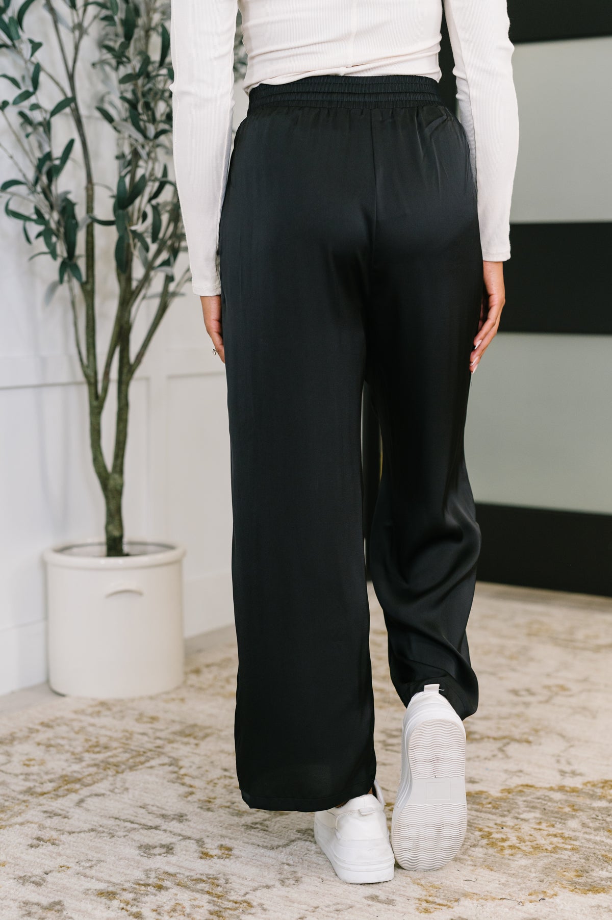 City Ease Wide Leg Bottoms in Black - 10/10/2025