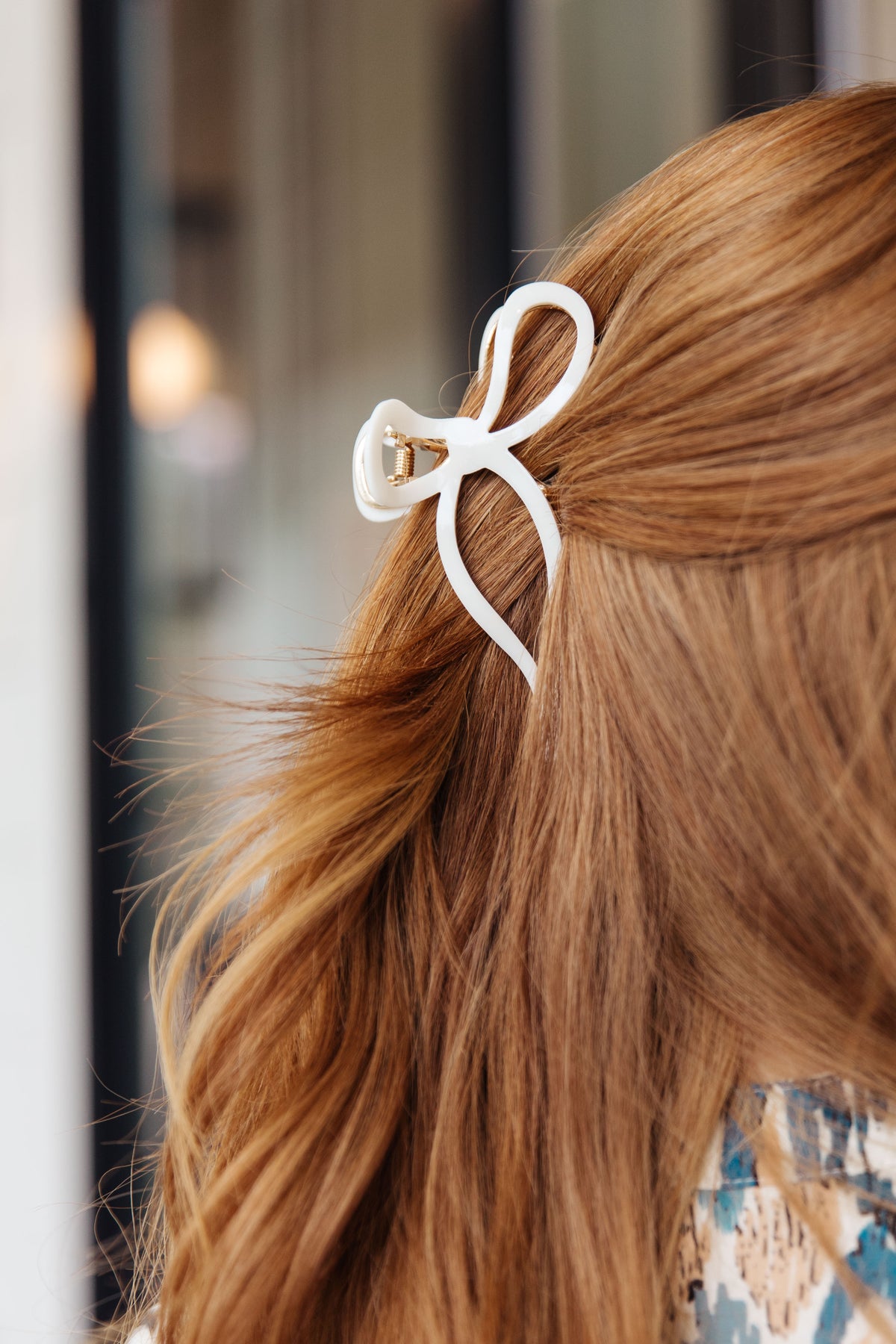 Delicate Bow Claw Clip in White - 9/14/2023