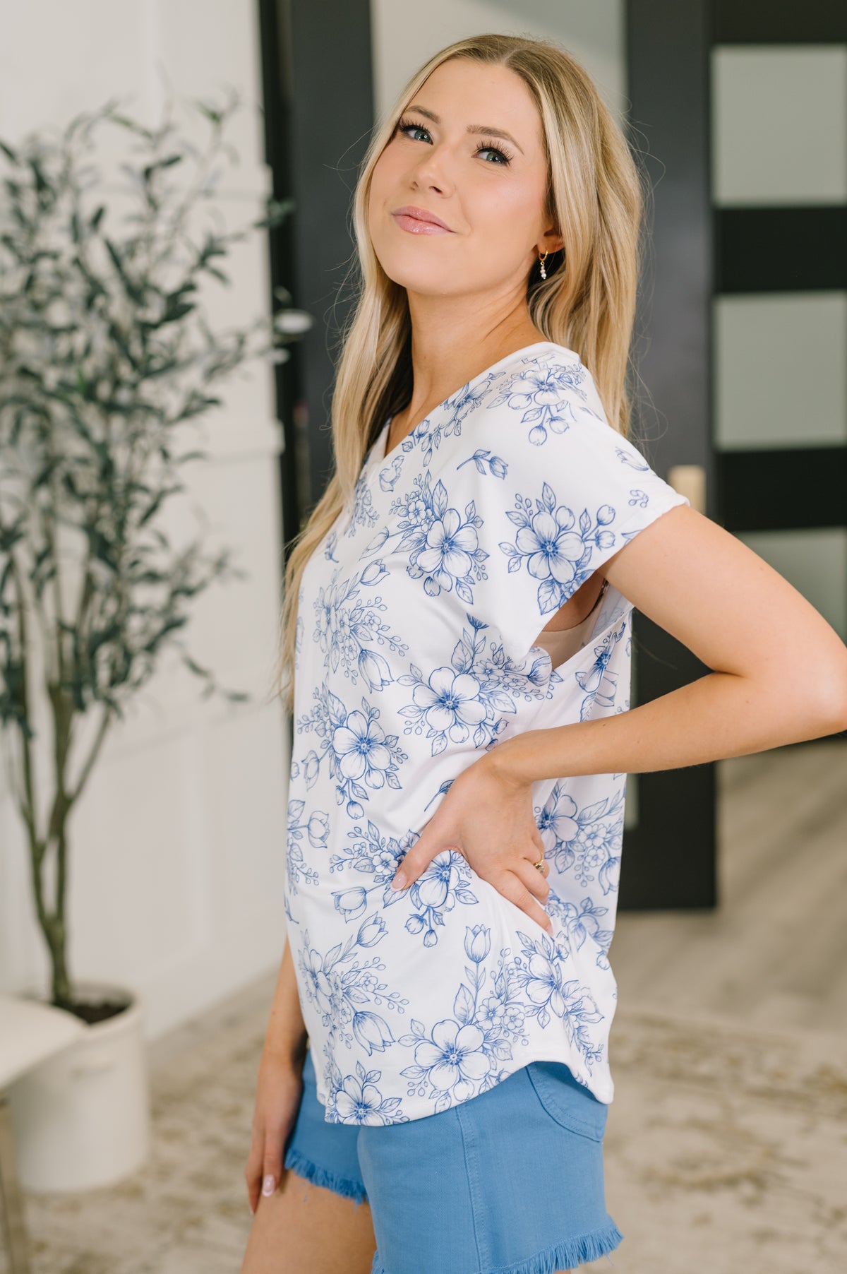 Down Right Delicate V-Neck Floral Top - 6/16/2026