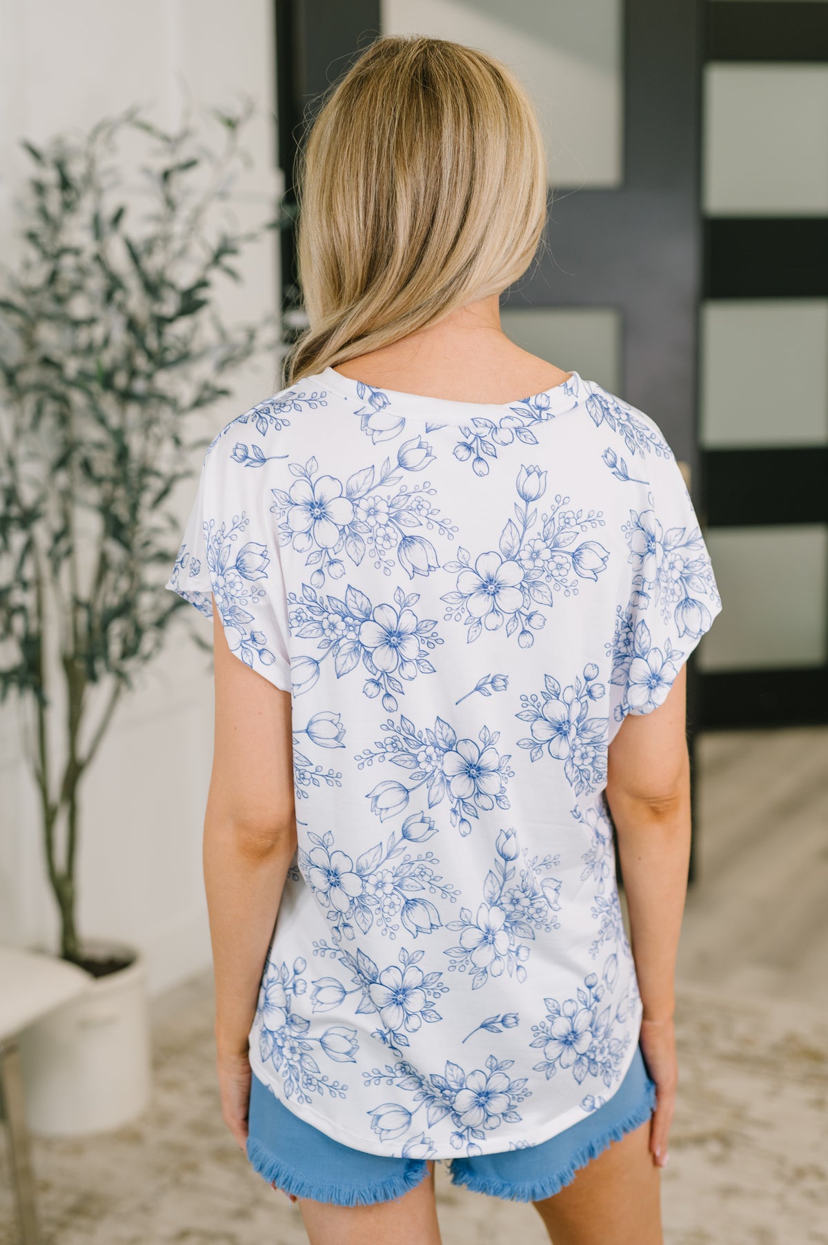 Down Right Delicate V-Neck Floral Top - 6/16/2026