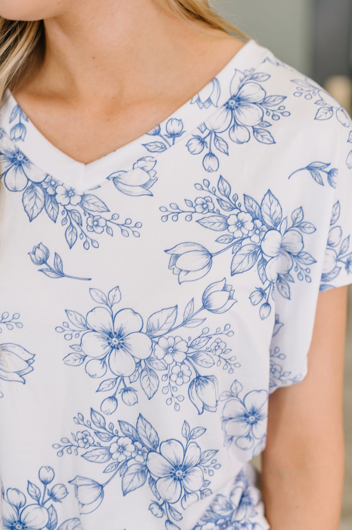 Down Right Delicate V-Neck Floral Top - 6/16/2026