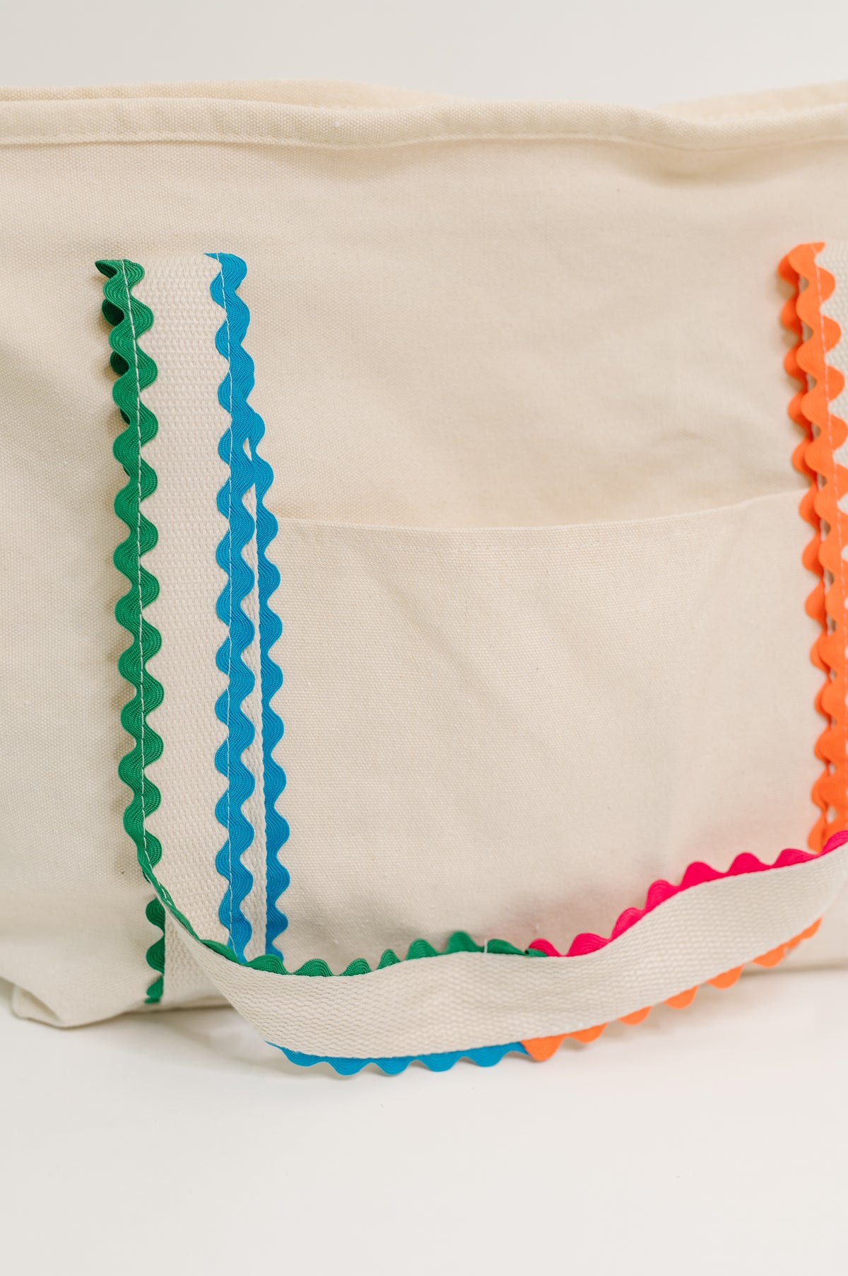 Scallop Parade Tote - 4/17/2026