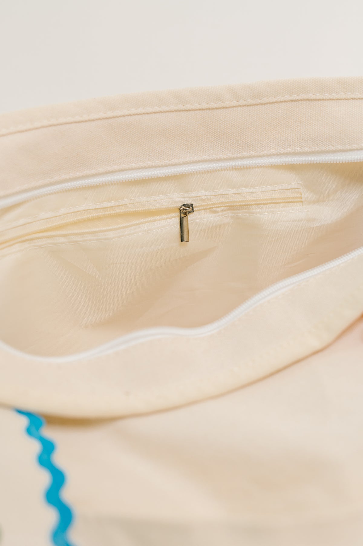 Scallop Parade Tote - 4/17/2026