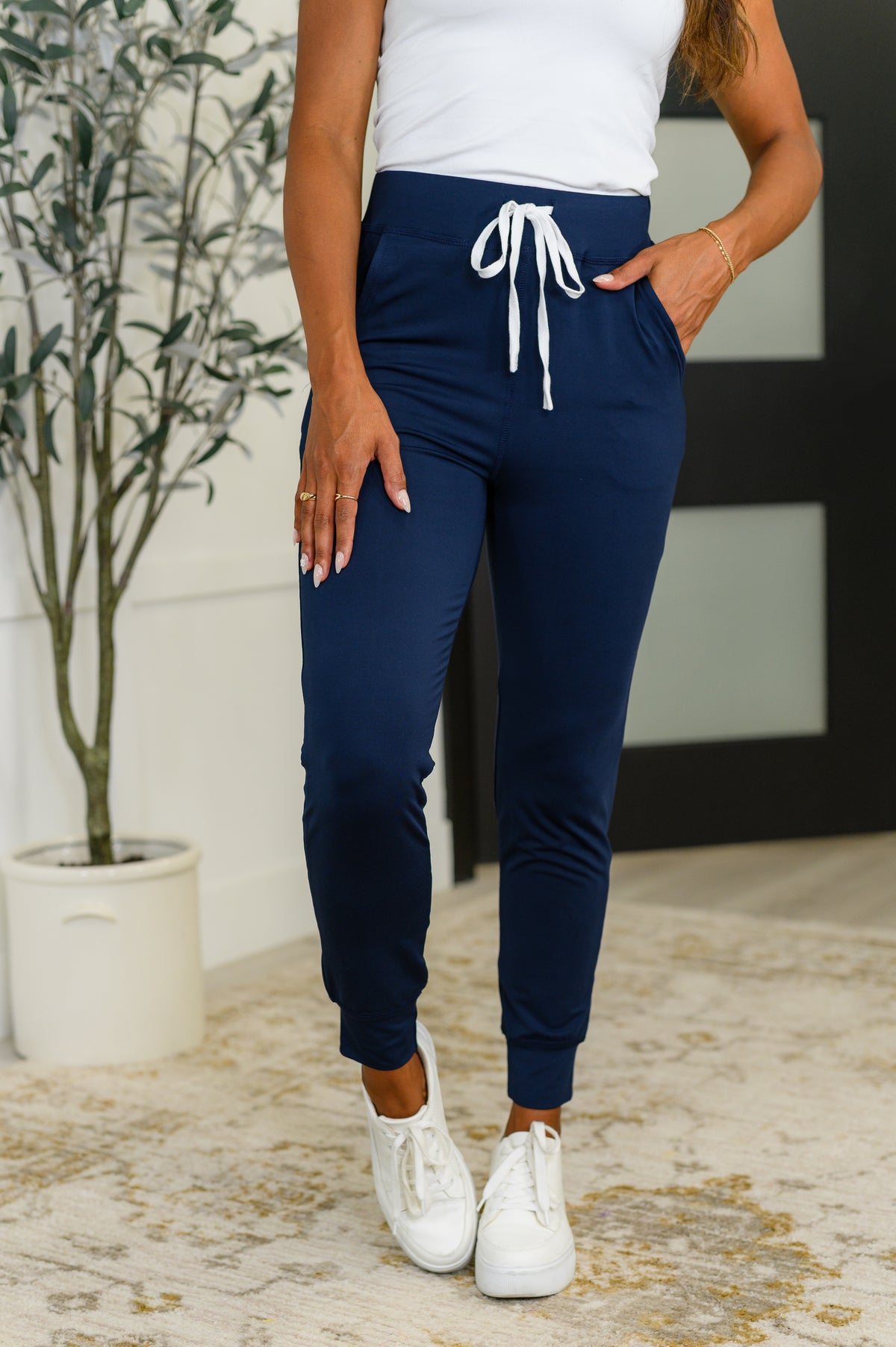 Giving the Run Around Joggers in Navy - 8/4/2025