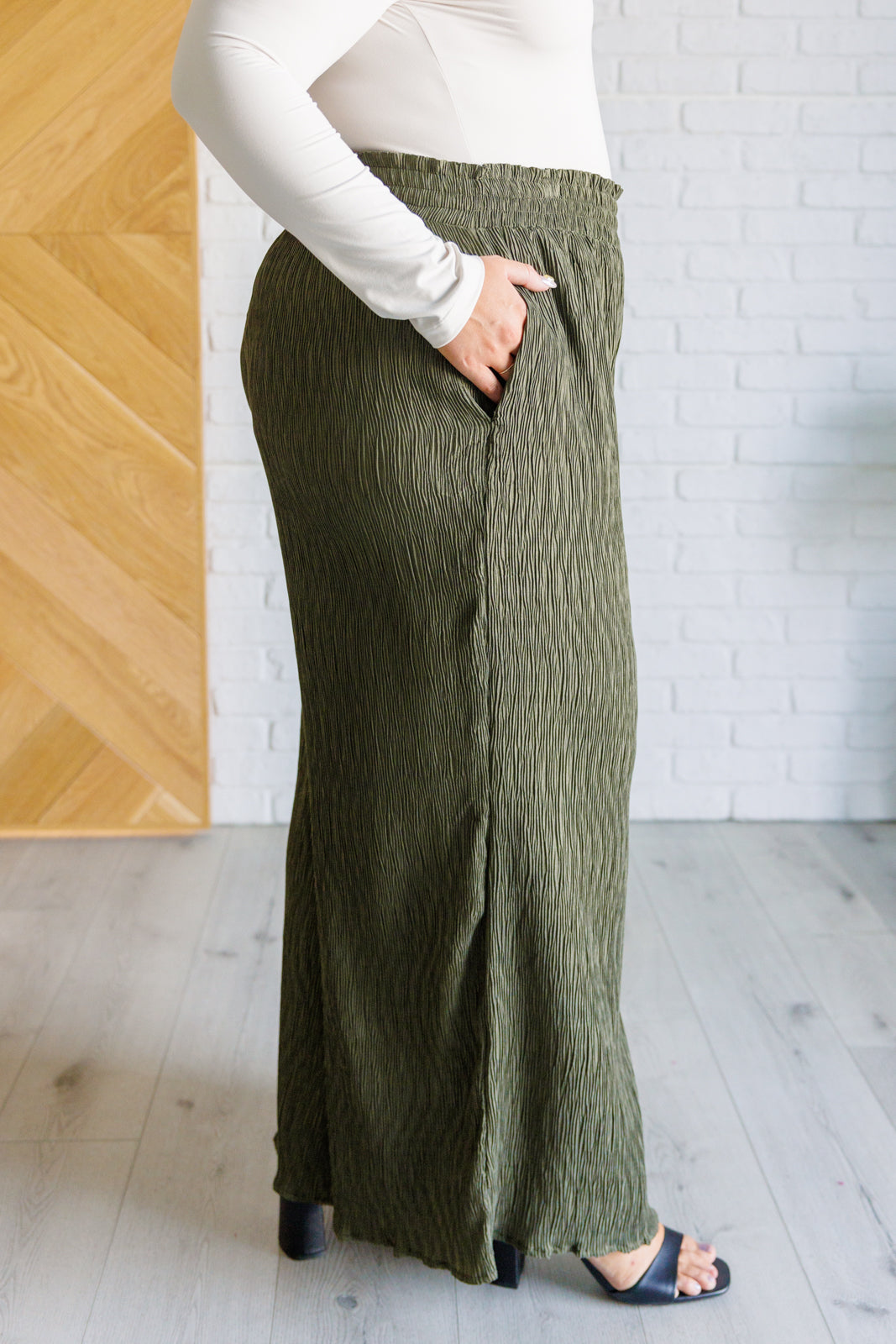 Harmony High Rise Wide Pants in Olive - 1/12/2026