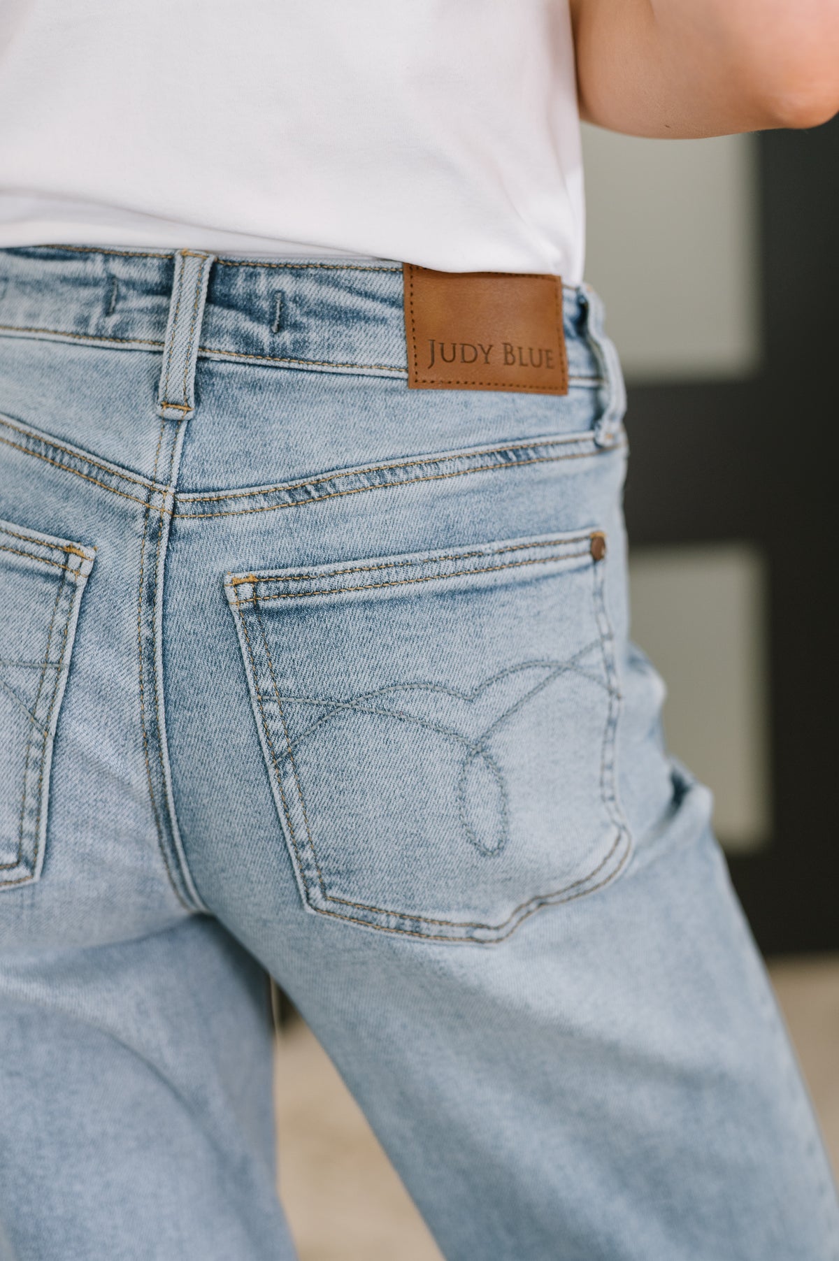 Heather Mid Rise Rigid Magic Straight - 10/29/2025