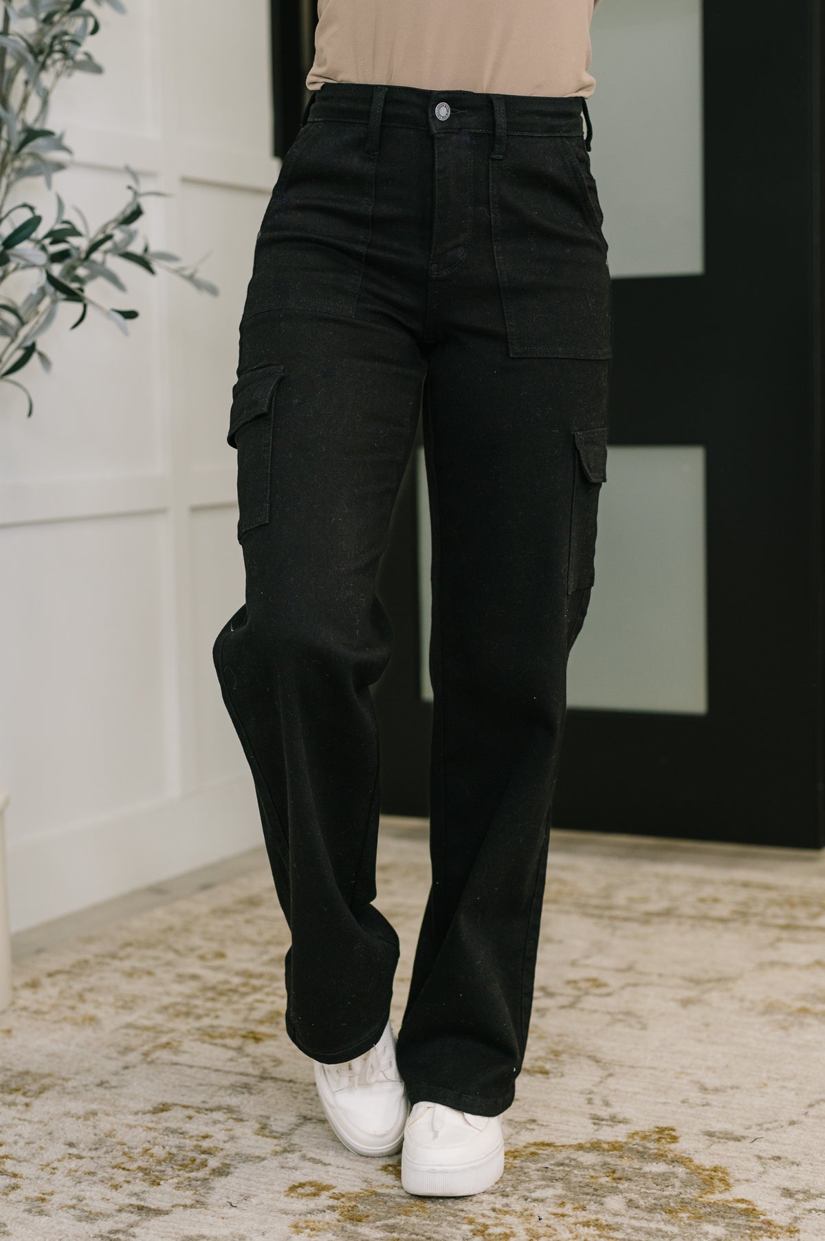 Keira High Waist Cargo Wide in Black - 10/1/2025
