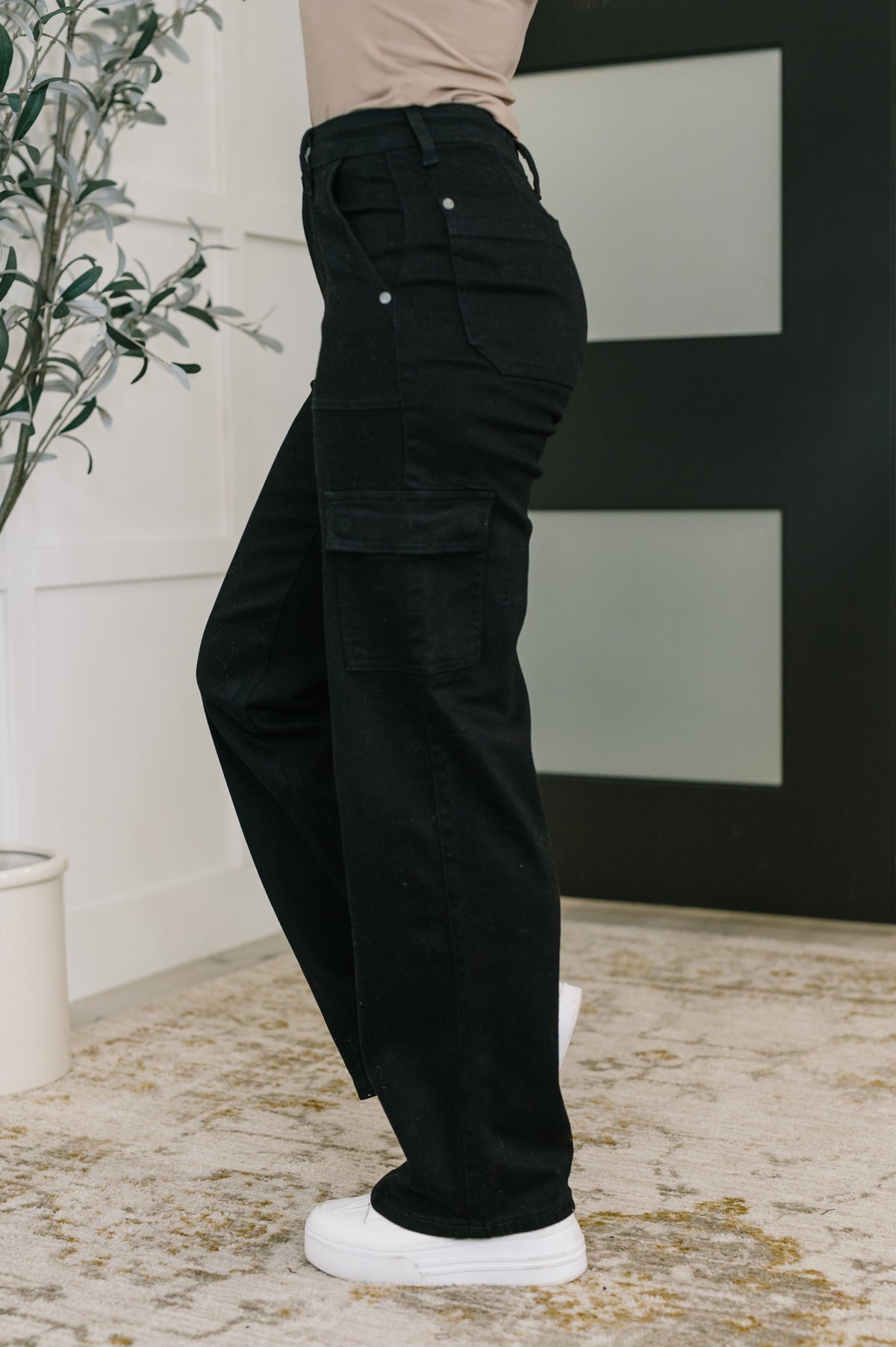 Keira High Waist Cargo Wide in Black - 10/1/2025