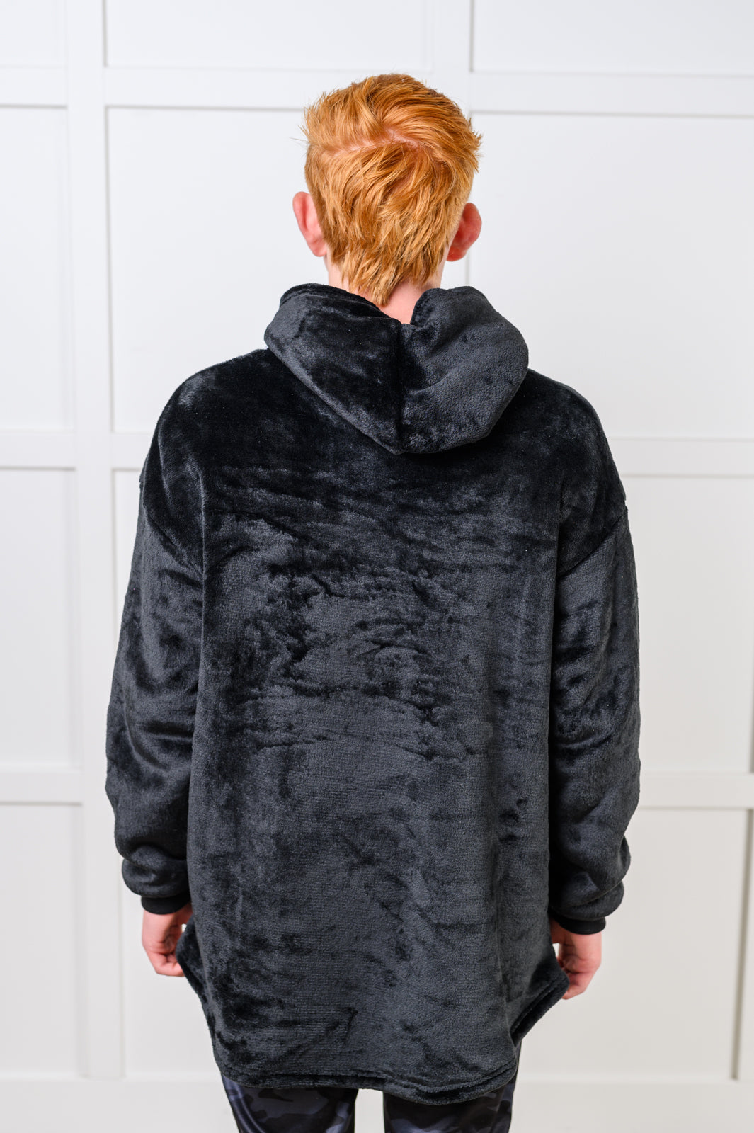 Kids Oversized Hoodie Blanket in Black - 12/6/2024