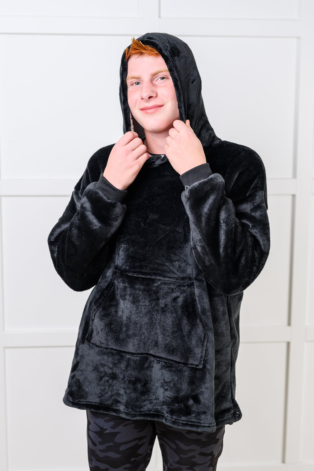 Kids Oversized Hoodie Blanket in Black - 12/6/2024