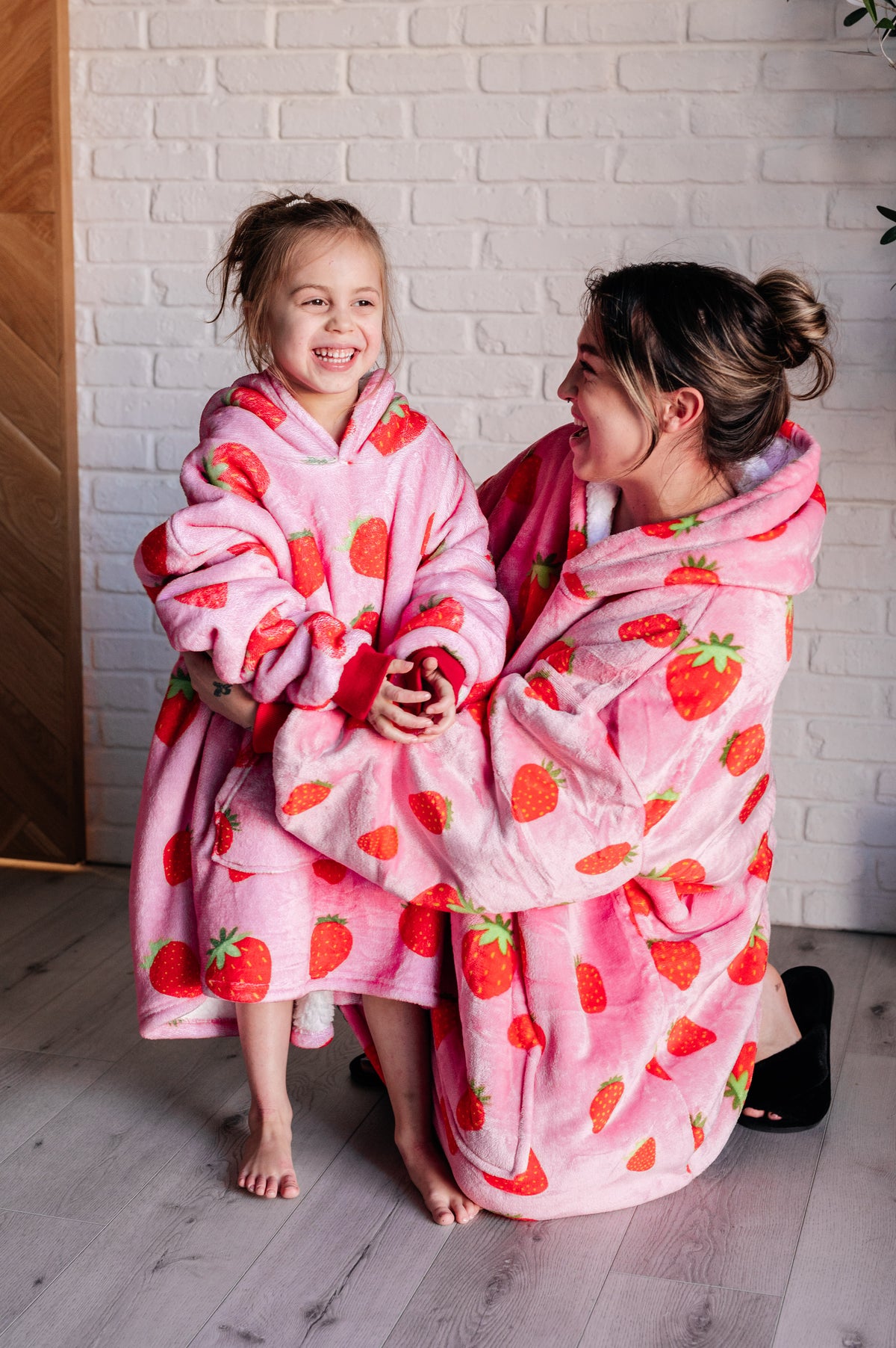 Kids Oversized Hoodie Blanket in Strawberry - 12/6/2024