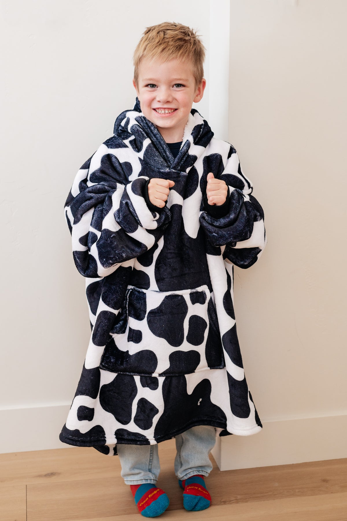 Kids Oversized Hoodie Blanket in Cow - 12/6/2024