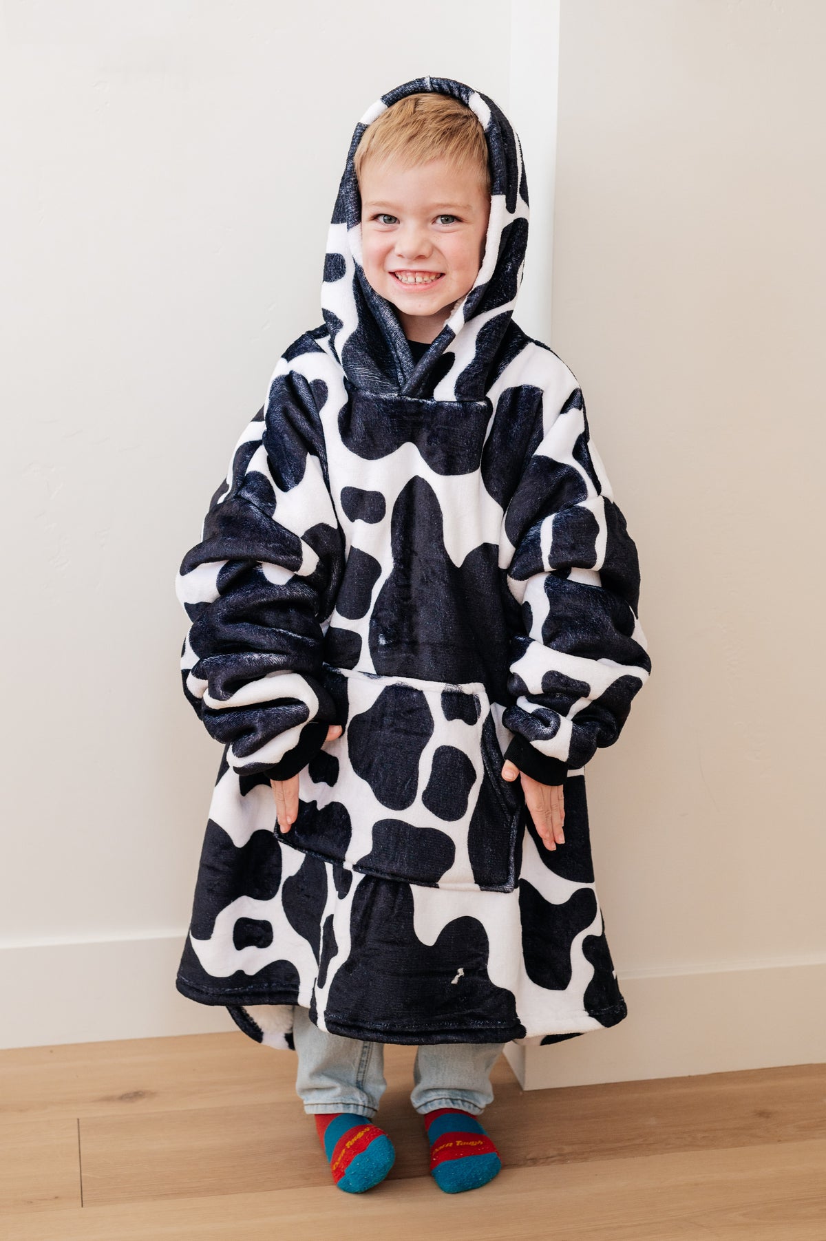 Kids Oversized Hoodie Blanket in Cow - 12/6/2024