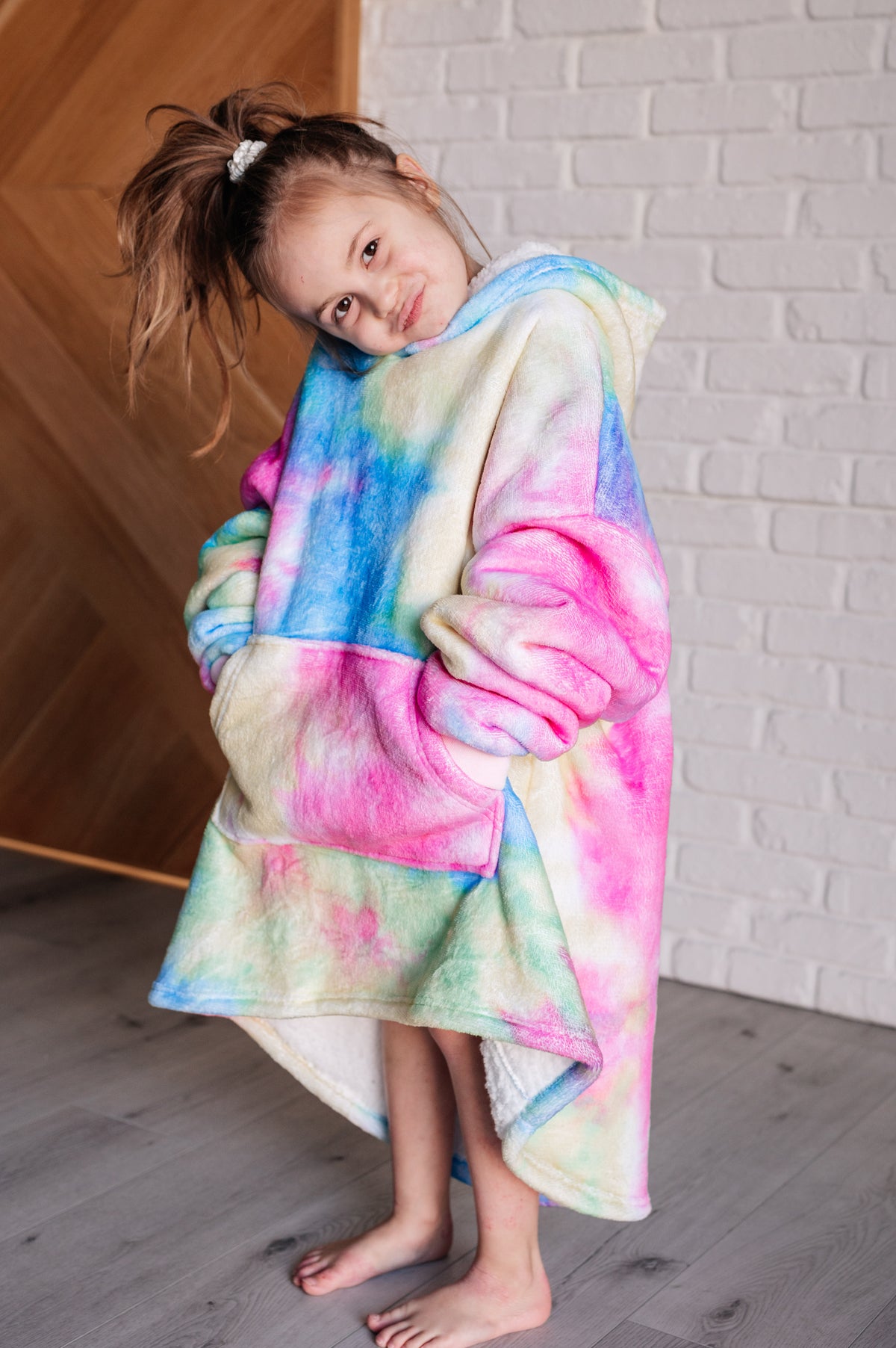 Kids Oversized Hoodie Blanket in Rainbow - 12/6/2024