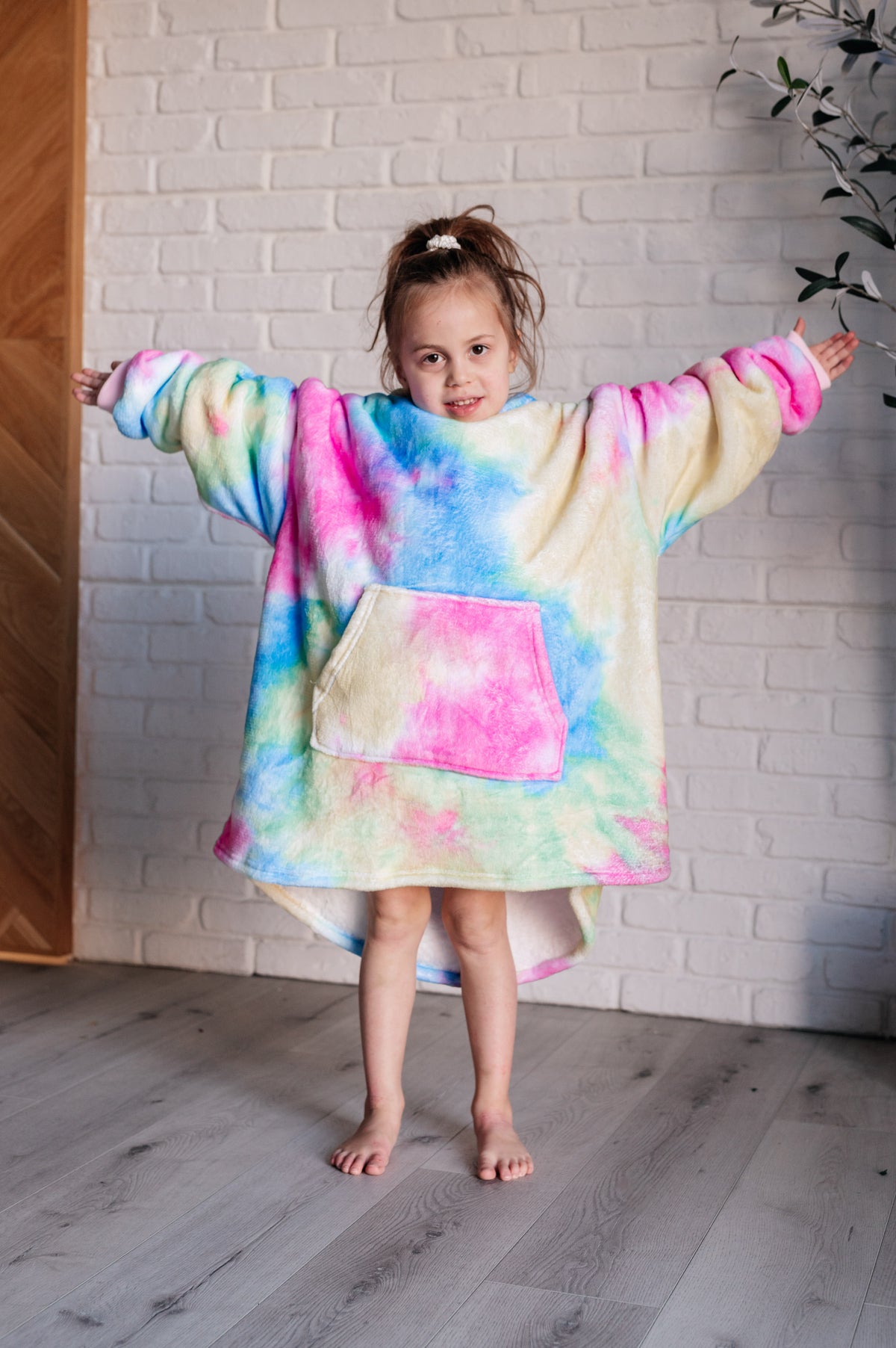 Kids Oversized Hoodie Blanket in Rainbow - 12/6/2024