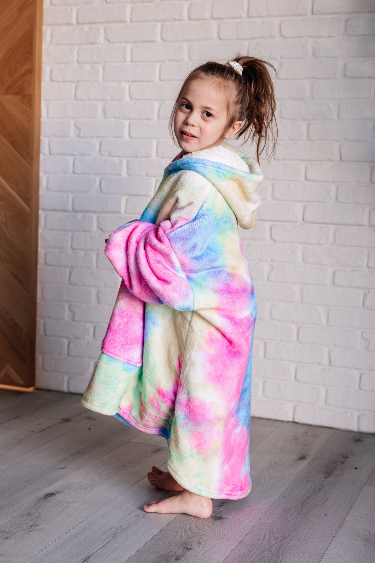 Kids Oversized Hoodie Blanket in Rainbow - 12/6/2024