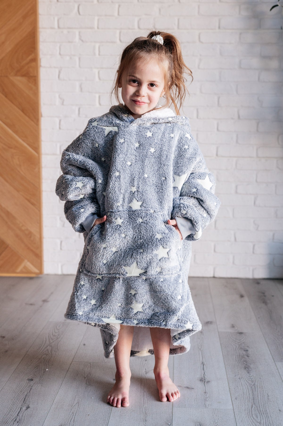 Kids Oversized Hoodie Blanket in Grey Stars - 12/6/2024